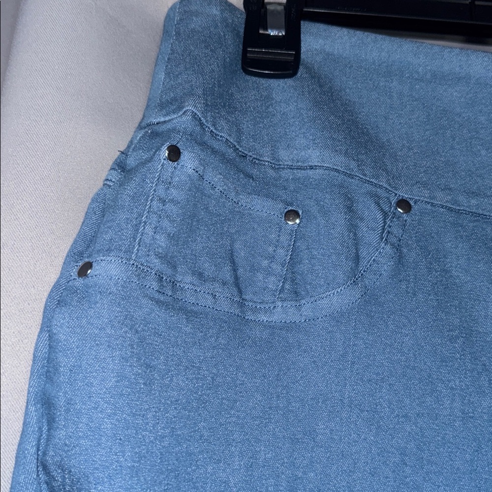 Ruby Rd Woman Light Wash Denim Capri Pants 16W Stretch Pull On Plus Size Casual - Picture 3 of 8